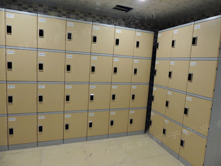 廣東臺(tái)山富都溫泉更衣柜